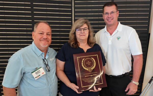 Minuteman Press Franchise Owners Justin & Christy Phillips Join President’s Club, Talk 11 Years in Business in Bradenton, FL